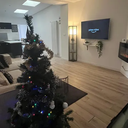 Grande Maison Et Jardin Metropole